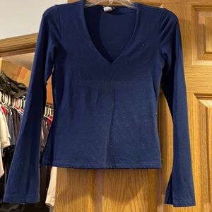 V neck long sleeve shirt